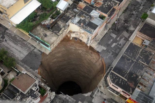 Huge sinkhole in Gatemala City